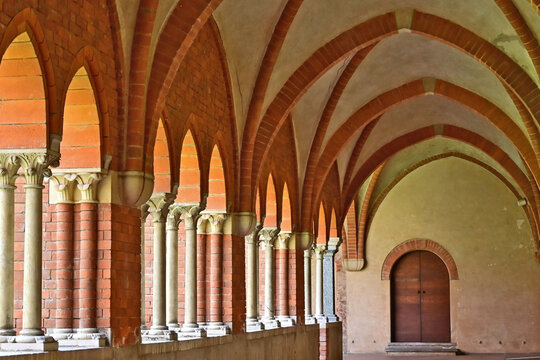 Milano, L'abbazia benedettina di Chiaravalle, Lombardia, Italia