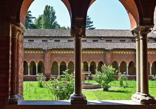 Milano, L'abbazia benedettina di Chiaravalle, Lombardia, Italia