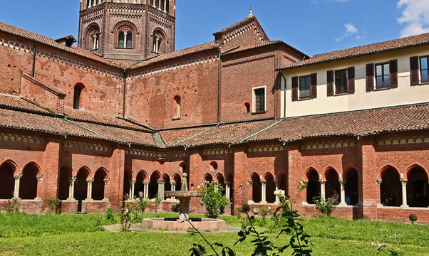 Milano, L'abbazia benedettina di Chiaravalle, Lombardia, Italia