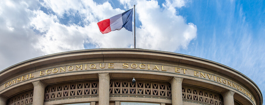 Paris, France - 30 mars 2026: Fronton du Conseil &eacute;conomique, social et environnemental (CESE), assembl&eacute;e consultative fran&ccedil;aise compos&eacute;e de repr&eacute;sentants sociaux (patronat, syndicats, associations)