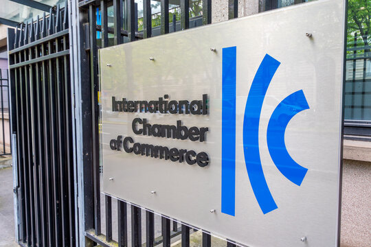 Paris, France - 30 mars 2026: Enseigne &agrave; l'entr&eacute;e de la Chambre de commerce internationale (ICC), organisme repr&eacute;sentant mondialement des milliers d'entreprises dans 130 pays	