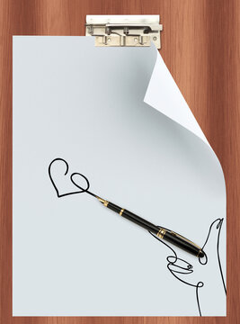 Briefpapier festgeklemmt auf einer Schreibunterlage