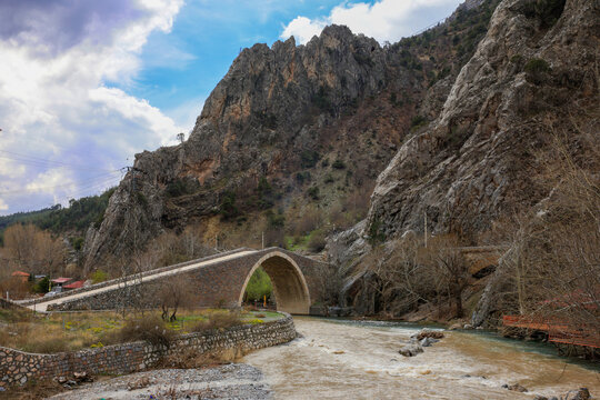 Şeker Pınarı old bridge over the river in adana turkey