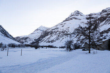 Fototapeta premium Bessans et Bonneval sur Arc en Vanoise sous la neige 
