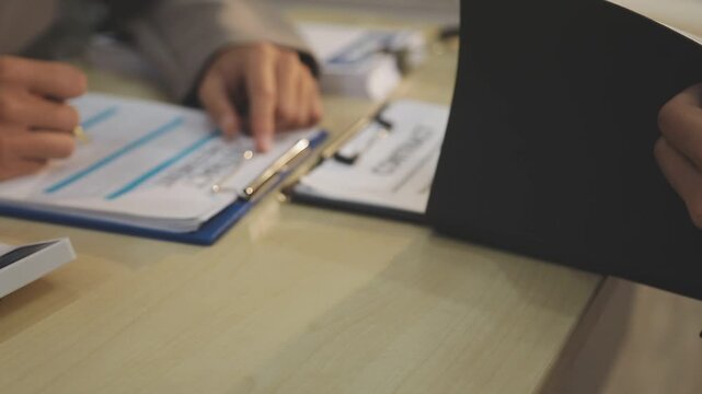 Lawyer explained to the client about the law that must be brought against the court case.