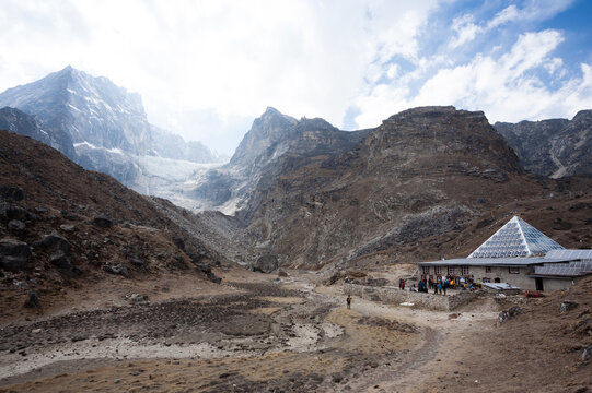 Pyramid research center, Everest base camp trekking, Lobuche area, Nepal