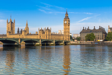 Fototapeta premium Big Ben in London seen from the Thames
