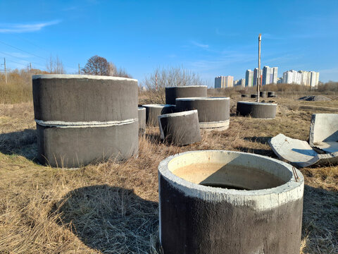 Reinforced concrete rings of different diameters for the construction of wells