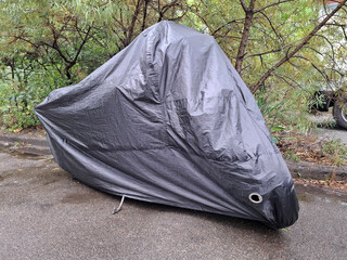 Cover on a parked motorcycle © Harmony Video Pro