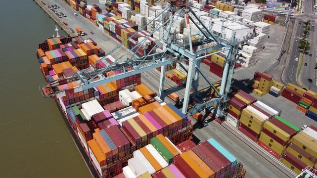 PORTO DE ITAJAI - NAVIO CARGUEIRO EM ITAJA&Iacute;