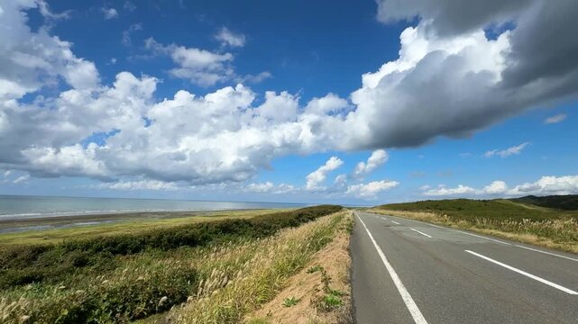 何もない大地を貫く道　北海道　日本