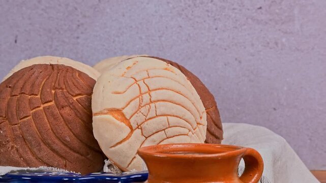 Assorted vanilla and chocolate Mexican conchas, zoom out