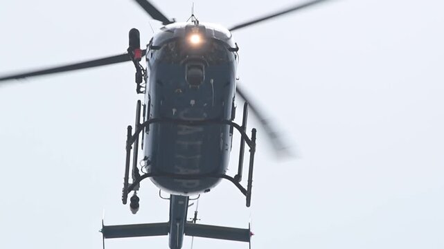 県営名古屋空港に着陸進入するヘリコプター (愛知県春日井市, 2026年2月）