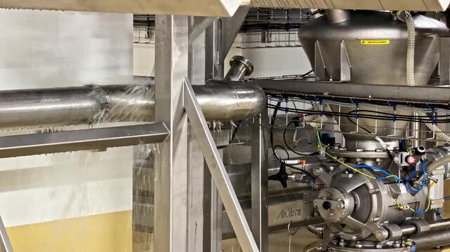 The entire line of dairy products is thoroughly rinsed and cleaned after each use for hygiene reasons.