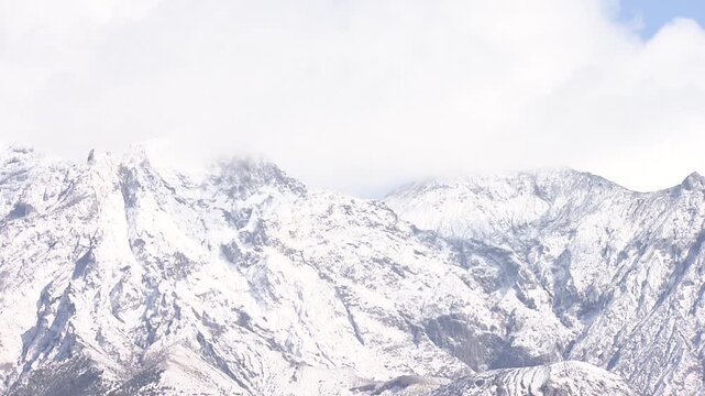 珍しい雪の桜島(鹿児島)_ズームアウトB