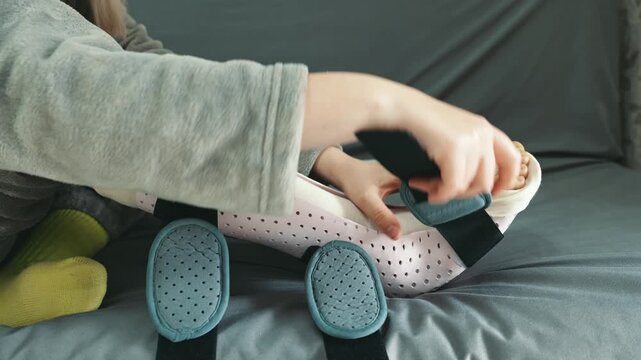 Applying a medical leg splint for injury recovery