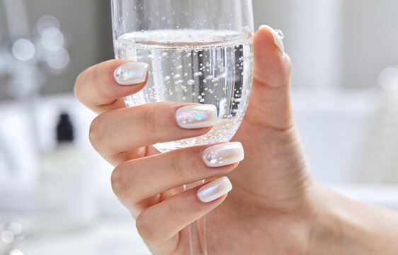Minimalist white chrome nails with realistic shiny 3D liquid drops.