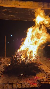 Traditional Last Rites Ceremony in India &ndash; Funeral Pyre at Cremation Ground 