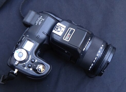 Sony cyber-shot DSC-F828 digital bridge camera