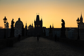 Obraz premium charles Bridge in Prague Czech Republic at sunrise with historic statues