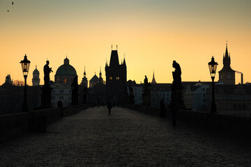 Obraz premium charles Bridge in Prague Czech Republic at sunrise with historic statues