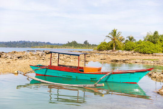 Different types of boats that sail across the oceans