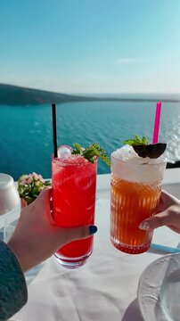 サントリーニのレストランで飲む飲み物