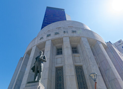 大阪市中央区北浜 大阪取引所と五代友厚像