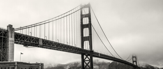 Fototapeta premium The Golden Gate Bridge on a foggy day, San Francisco