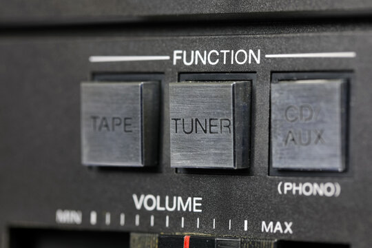 There are square buttons above the volume potentiometer for selecting the input source