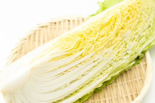 笊に乗った白菜　白バック