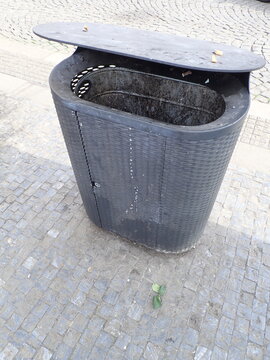 city street rubish bin on a pavement