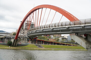 Fototapeta premium Modern Red Arch Pedestrian Bridge in Taipei, Taiwan