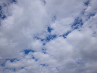 Fototapeta premium Peaceful sky with white clouds in daylight