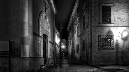 Fototapeta premium Black and white beauty of a narrow street in an Italian village at night