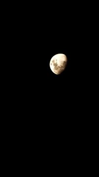 Luna timelapse nocturno con nubes