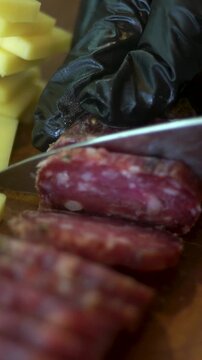 Salame salami cortado a cuchillo