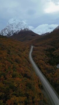 Vista del Monte Olivia y Cinco hermanos desde la ruta N3 en Ushuaia, Tierra del Fuego, Patagonia 