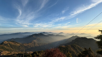Obraz premium “Panoramic Mountain Landscape with Golden Sunrise and Dramatic Sky”