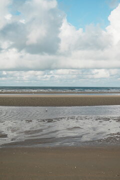 Plage en hiver &agrave; Koksijde &agrave; la c&ocirc;te belge, Europe