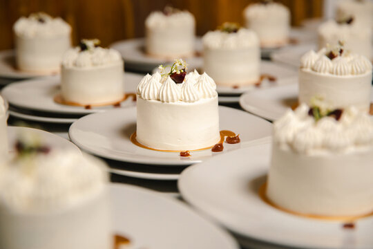 Mini desserts elegantly presented, perfect for weddings and special events.