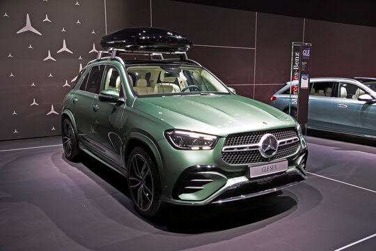 Mercedes Benz GLE SUV car 