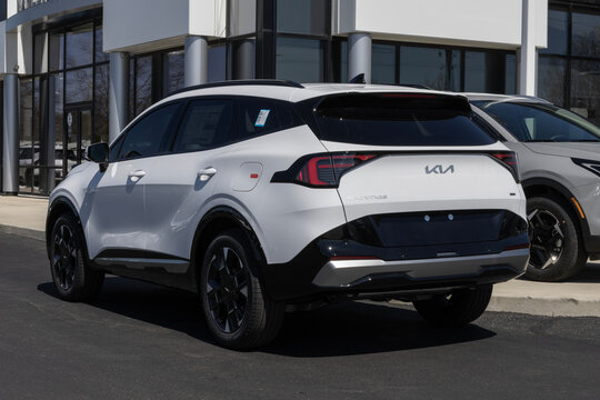 Kia Sportage SX-Prestige AWD SUV display. Kia offers the Sportage with a 2.5L Direct Injection 4-Cylinder engine. MY:2026