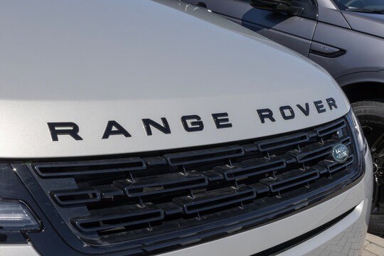 Land Rover Range Rover Evoque Dynamic SE. Land Rover offers the Range Rover with a 2.0L Turbo 4-Cylinder engine. MY:2026