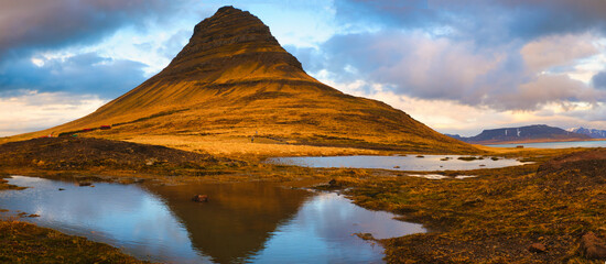 Panoramiczny widok na Kirkjufell na Islandii 2025 © Krzysiek Cegiełka