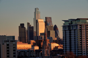 Obraz premium London City Skyline at Sunset with Warm Golden Light and Modern Skyscrapers