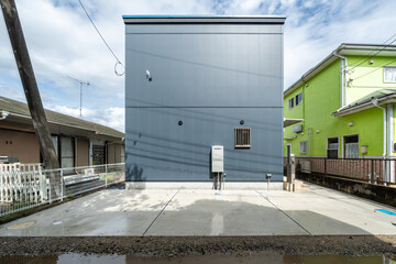 Fototapeta premium モダン住宅の内装デザイン 新築戸建て シンプルインテリア 不動産広告用 住宅設備 キッチン リビング 水回り