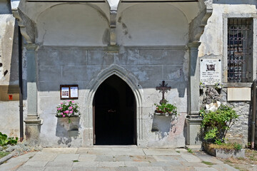 Naklejka premium Macugnaga, la Chiesa Vecchia, Verbano Cusio Ossola, Piemonte, Italia