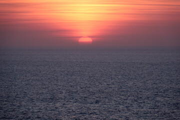 Fototapeta premium Golden Sunset Over Atlantic Ocean in Algarve Portugal with Sea Horizon