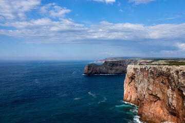Fototapeta premium Turquoise Ocean Waves Along Dramatic Algarve Coastline in Portugal